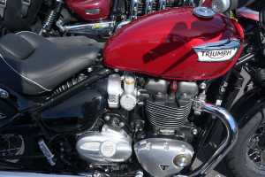 TRIUMPH-BONNEVILLE-1200 (2)